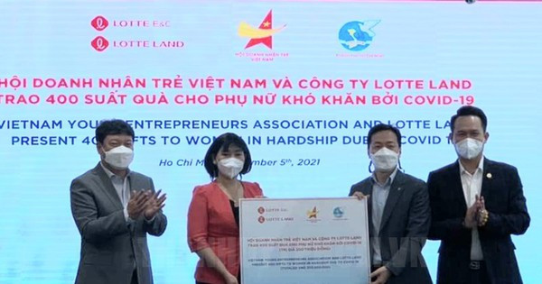 Trao 400 suất quà hỗ trợ phụ nữ khó khăn