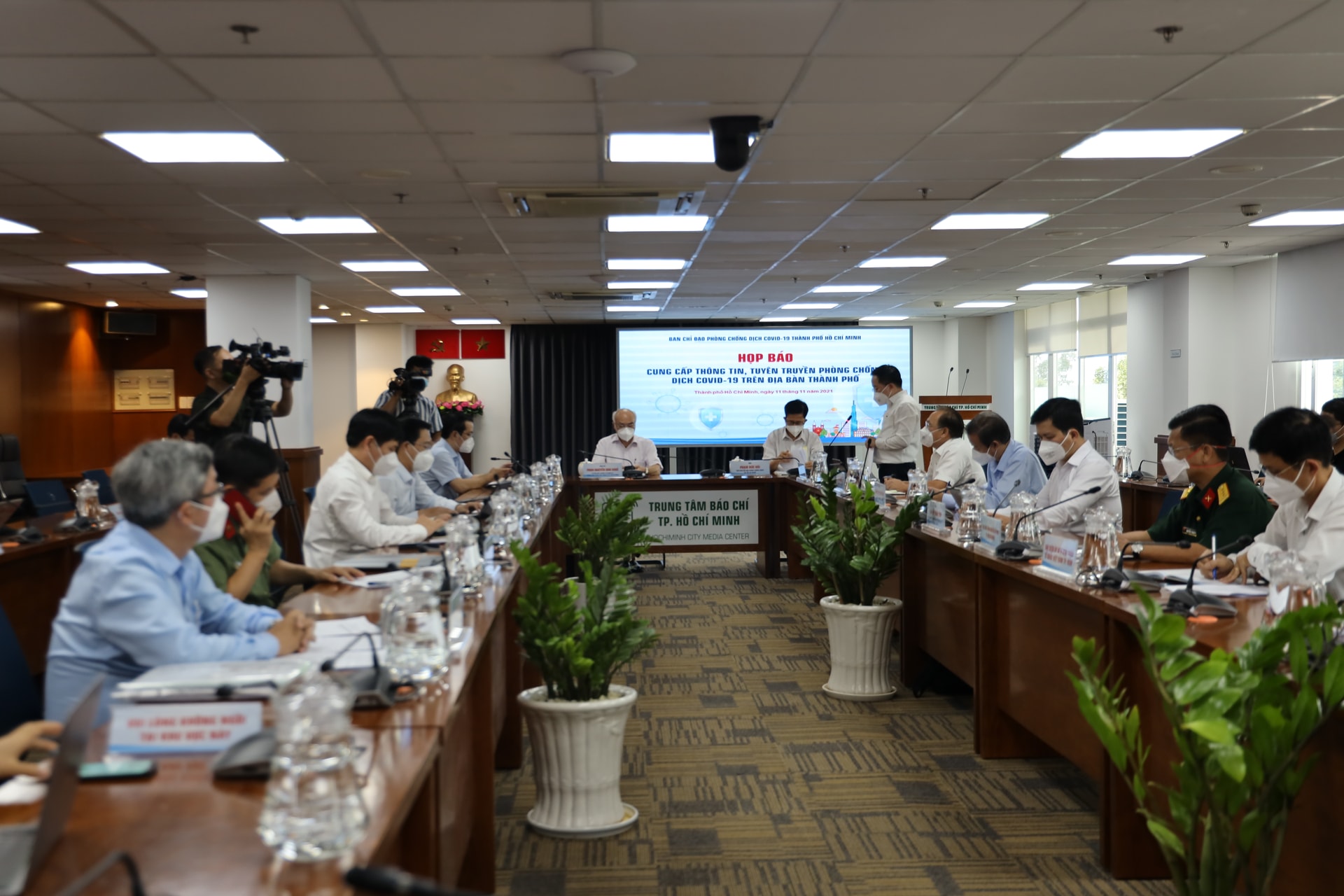 Toàn cảnh họp báo