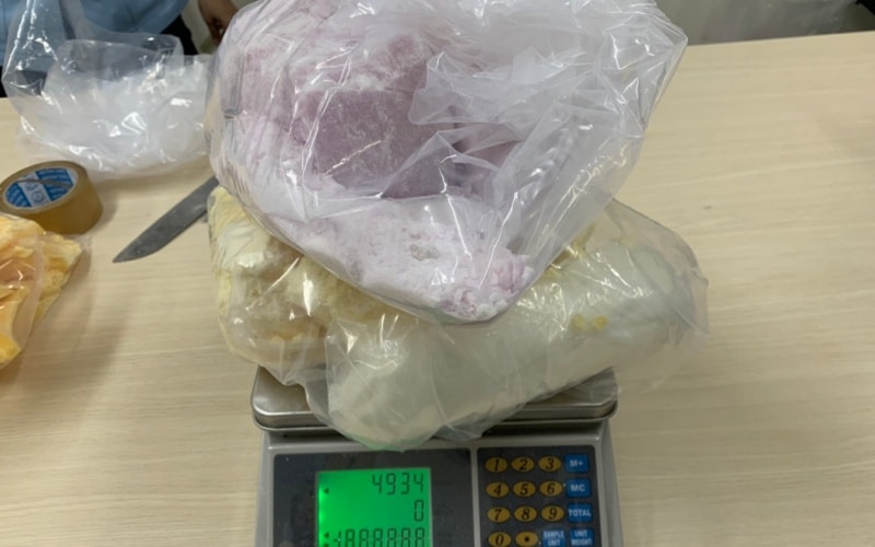 Hải quan TPHCM bắt giữ gần 5kg ma túy trong lô hàng quà biếu