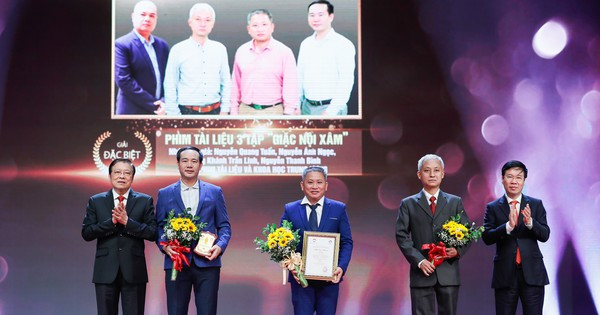 Các nhà báo cách mạng như những chiến sĩ tiên phong trên mặt trận đấu tranh phòng chống tham nhũng