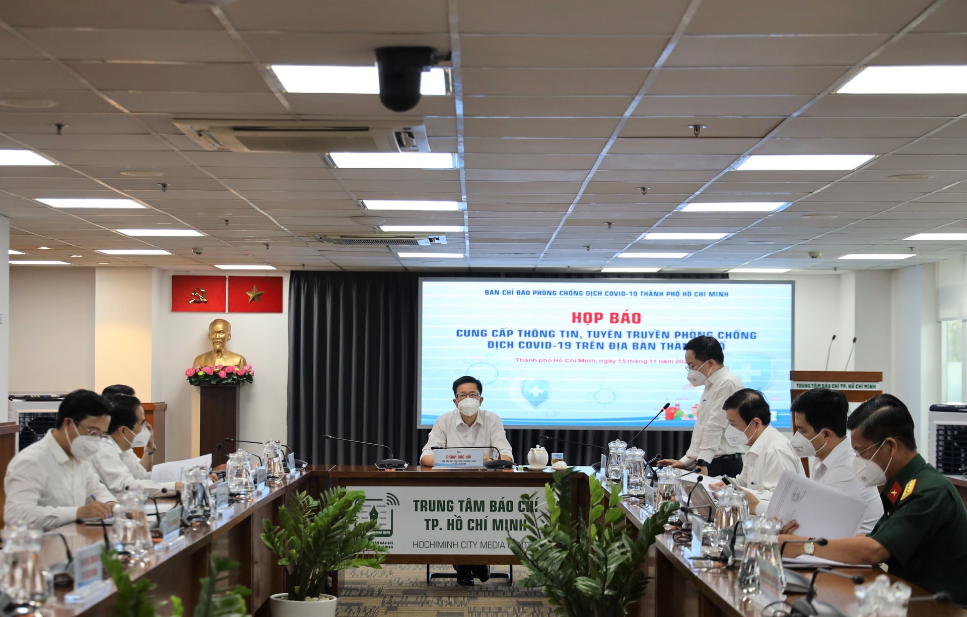 Thông tin nổi bật về phòng, chống dịch COVID-19 tại TPHCM ngày 15/11