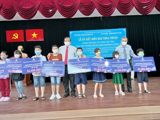 Sở LĐTB-XH TPHCM và Tổng Công ty Điện lực TPHCM trao hỗ trợ tới trẻ em mồ côi vì Covid-19 trên địa bàn TPHCM