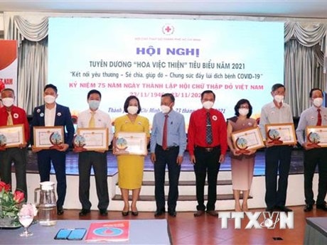 TPHCM tuyên dương 75 tập thể, cá nhân tiêu biểu trong chống dịch