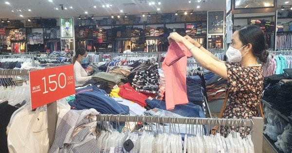 TPHCM: Doanh nghiệp đồng loạt khuyến mại, sức mua tăng nhẹ  ​