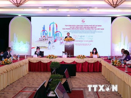 Lãnh đạo TP.HCM tọa đàm với cán bộ ngoại giao, báo chí nước ngoài