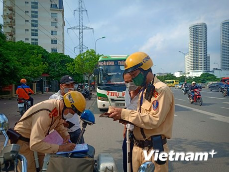 Xử lý nghiêm xe chở quá số người, tăng giá vé trong dịp Tết
