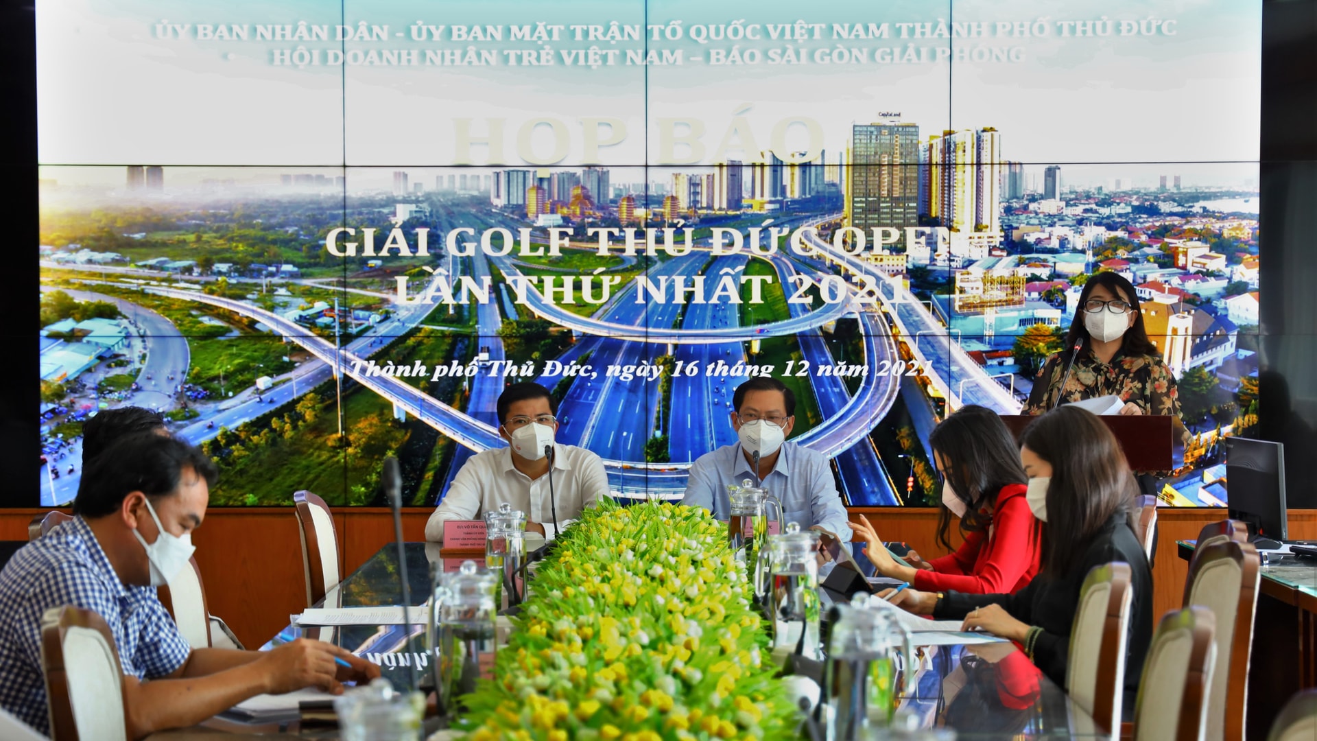 Toàn cảnh buổi họp báo.