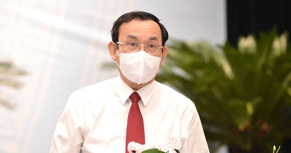 Bí thư Thành ủy TPHCM Nguyễn Văn Nên: Xúc động trước hình ảnh người phụ nữ xông pha nơi tuyến đầu chống dịch