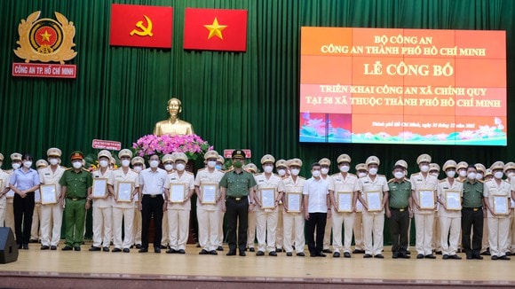 Công an TPHCM triển khai công an xã chính quy tại 57 xã thuộc TPHCM. Ảnh: VĂN MINH