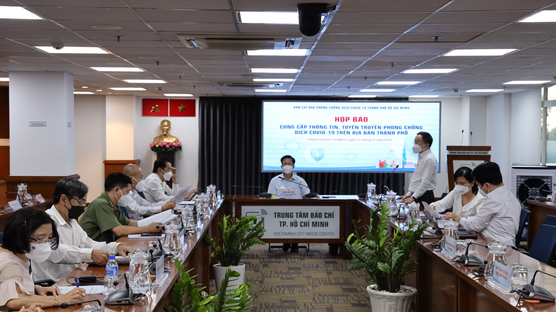 Thông tin nổi bật về phòng, chống dịch COVID-19 tại TPHCM ngày 27/12