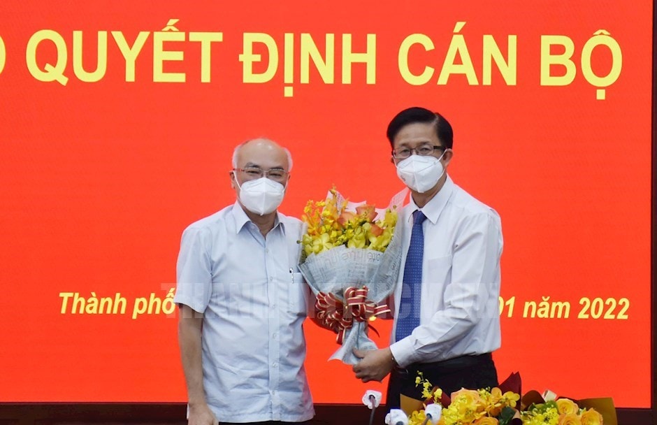 Trưởng Ban Tuyên giáo Thành ủy TPHCM Phan Nguyễn Như Khuê chúc mừng đồng chí Phạm Đức Hải