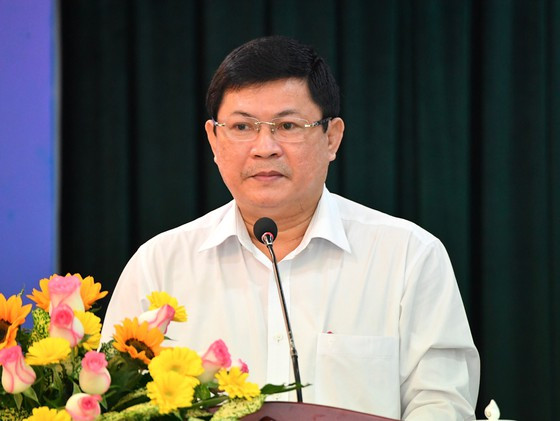 Phó Trưởng Ban Thường trực Ban Tổ chức Thành ủy TPHCM Huỳnh Cách Mạng báo cáo kết quả thực hiện năm 2021. Ảnh: VIỆT DŨNG