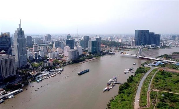 Khu trung tâm Quận 1 (Thành phố Hồ Chí Minh) bên bờ sông Sài Gòn. (Ảnh: Thanh Vũ/TTXVN)