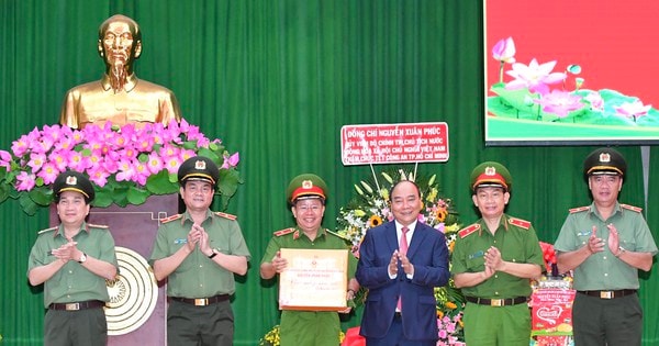 Chủ tịch nước Nguyễn Xuân Phúc: Công an TPHCM phải kéo giảm tội phạm cướp giật, trộm cắp