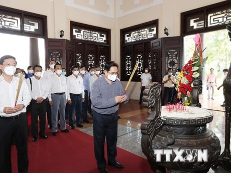 Thủ tướng Phạm Minh Chính dâng hương nguyên lãnh đạo Chính phủ