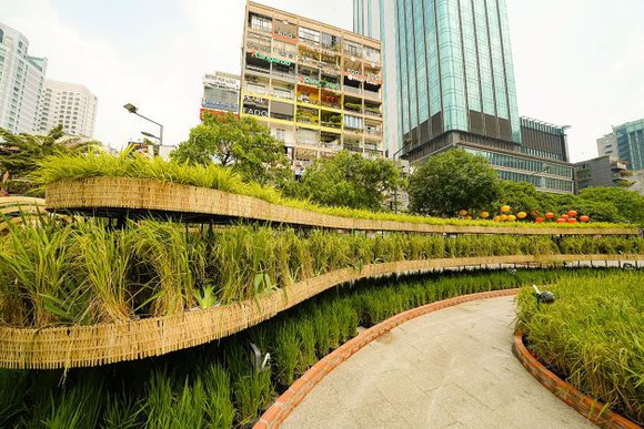 Khoảng 80 loại hoa, gần 97.000 chậu, giỏ hoa các loại