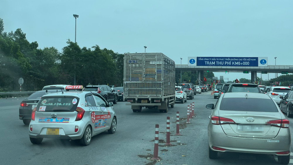 Để xảy ra ùn tắc, trạm thu phí có thể bị xử phạt 40 triệu đồng