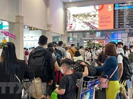 Ngày 6 Tết: Khách qua sân bay Tân Sơn Nhất vượt ngưỡng 100.000 người