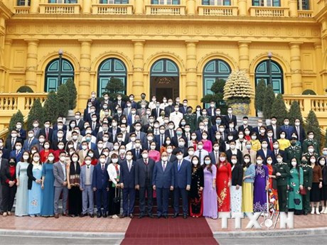 Nhiều "từ mẫu" xứng đáng được tôn vinh như những người anh hùng