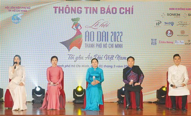Đại diện Ban tổ chức tham gia phiên thảo luận tại buổi công bố. (Ảnh: Mỹ Phương/TTXVN)