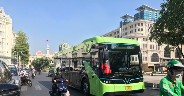 Trải nghiệm chuyến xe buýt điện đầu tiên tại TPHCM