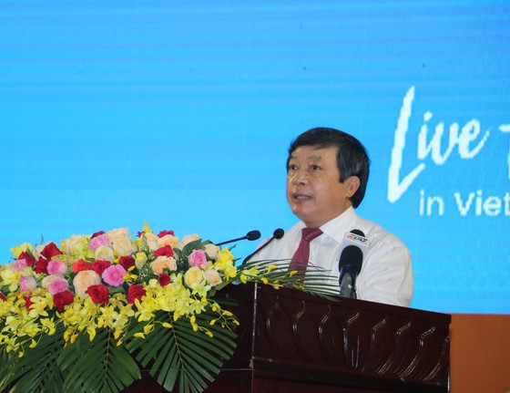 Thứ trưởng Bộ Văn hóa, Thể theo và Du lịch Đoàn Văn Việt phát biểu tại hội nghị