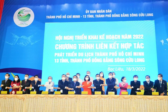 Lãnh đạo UBND TPHCM và các tỉnh, thành ĐBSCL ký kết Quy chế phối hợp thực hiện thỏa thuận liên kết hợp tác phát triển du lịch