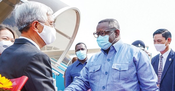 Tổng thống Sierra Leone và phu nhân thăm chính thức TPHCM