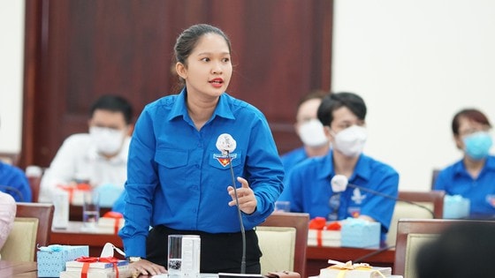 Phó Bí thư Chi đoàn Trung tâm Nghiên cứu Y sinh, ĐH Y khoa Phạm Ngọc Thạch (TPHCM) - Đỗ Phạm Nguyệt Thanh - phát biểu tại hội nghị. Ảnh: HOÀNG HÙNG