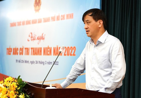 Phó Chủ tịch Thường trực UBND TPHCM Lê Hòa Bình phát biểu. Ảnh: HOÀNG HÙNG
