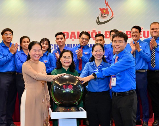Chủ tịch HĐND TPHCM Nguyễn Thị Lệ cùng khởi động chương trình Phối hợp hoạt động với các quận-huyện Đoàn,Thành Đoàn TP Thủ Đức. Ảnh: VIỆT DŨNG
