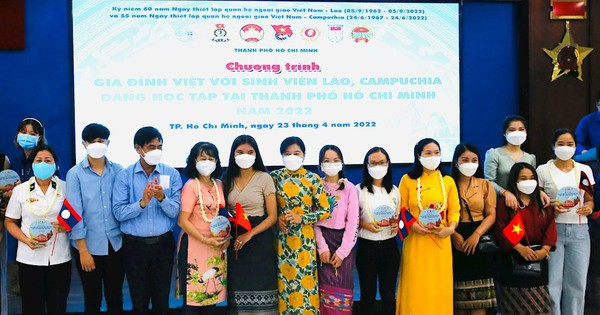 50 sinh viên Lào, Campuchia được 34 gia đình Việt nhận nuôi