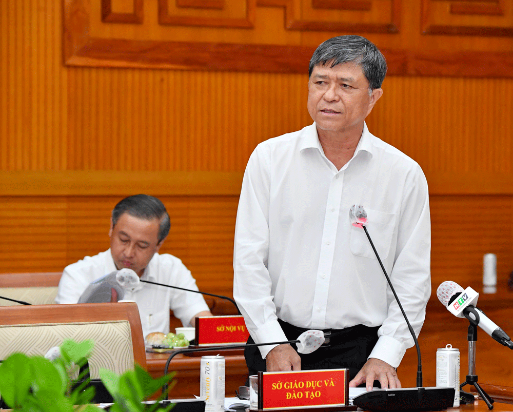 Giám đốc Sở GD-ĐT TPHCM Nguyễn Văn Hiếu phát biểu tại buổi làm việc. Ảnh: VIỆT DŨNG