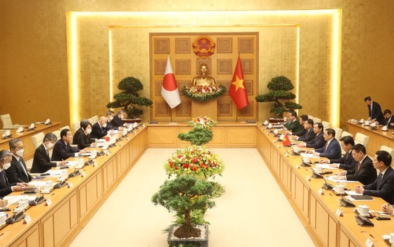 Thủ tướng Phạm Minh Chính và Thủ tướng Nhật Bản Kishida Fumio tiến hành hội đàm. Ảnh: VIẾT CHUNG
