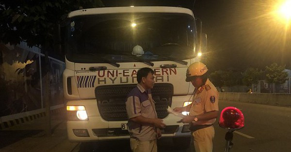 TPHCM: Tăng cường kiểm tra xe tải, xe bồn, xe container
