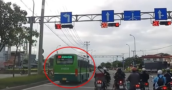 Xử phạt tài xế xe buýt phóng nhanh, vượt đèn đỏ giữa giao lộ ở TPHCM