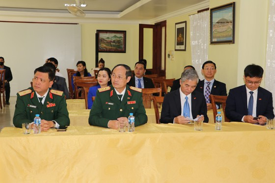 Các đồng chí trong đoàn đại biểu cấp cao TPHCM. Ảnh: VĂN MINH
