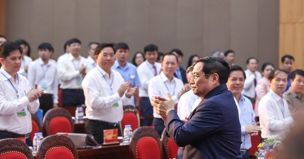 Đối thoại với Thủ tướng, nông dân băn khoăn giá đất tăng nóng, đất nông nghiệp bị phân lô bán nền phức tạp