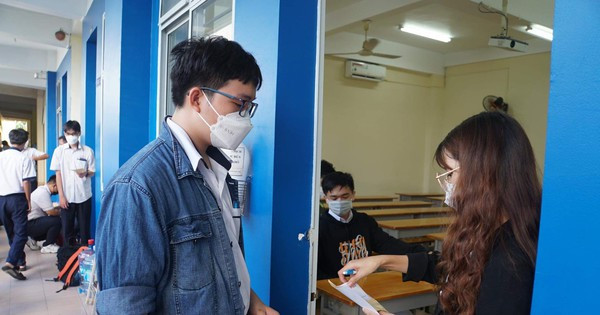 Gần 2.300 thí sinh tham gia kỳ thi vào lớp 10 Trường Phổ thông Năng khiếu