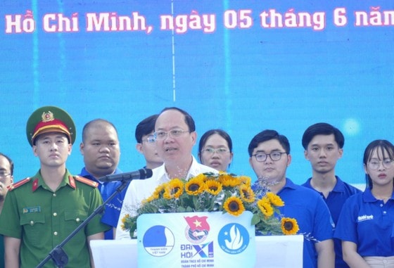 Phó Bí thư Thành ủy TPHCM Nguyễn Hồ Hải phát biểu tại lễ ra quân 