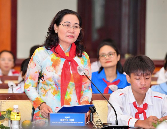 Chủ tịch HĐND TPHCM Nguyễn Thị Lệ phát biểu tại chương trình lãnh đạo TPHCM gặp gỡ, lắng nghe tiếng nói thiếu nhi, sáng 5-6. Ảnh: VIỆT DŨNG