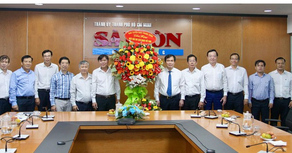 Phó Trưởng ban Tuyên giáo Trung ương Phan Xuân Thủy thăm, chúc mừng các cơ quan báo chí