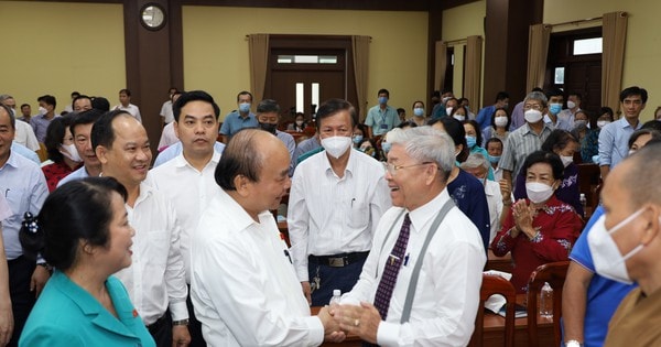 Chủ tịch nước Nguyễn Xuân Phúc: Chăm lo tốt hơn lực lượng y tế cơ sở