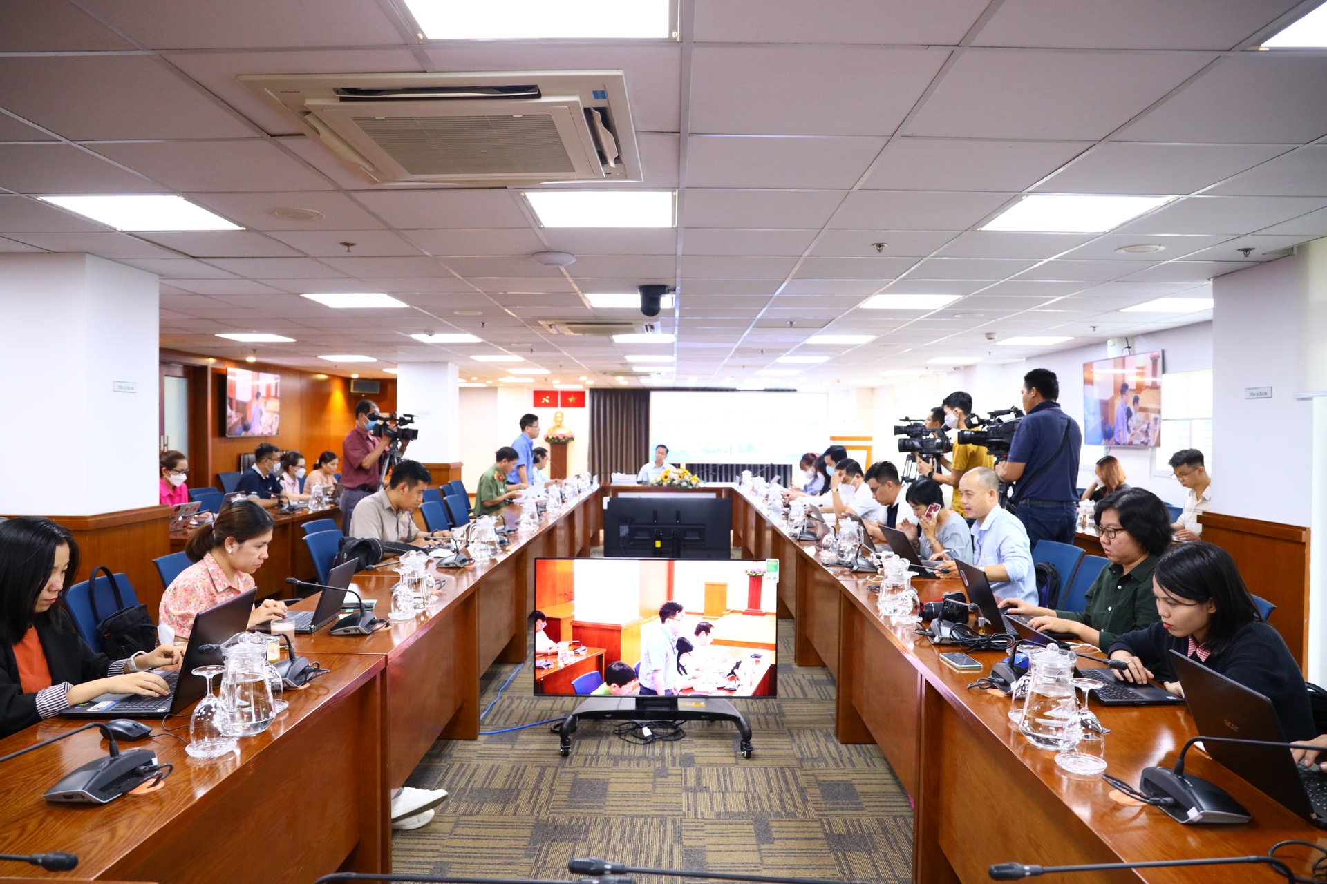 Thông tin nổi bật về dịch COVID-19 và các vấn đề kinh tế - xã hội tại TPHCM ngày 23/6