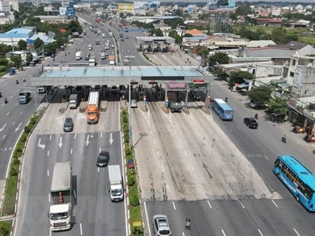 Khẩn trương triển khai thu phí không dừng tại Thành phố Hồ Chí Minh