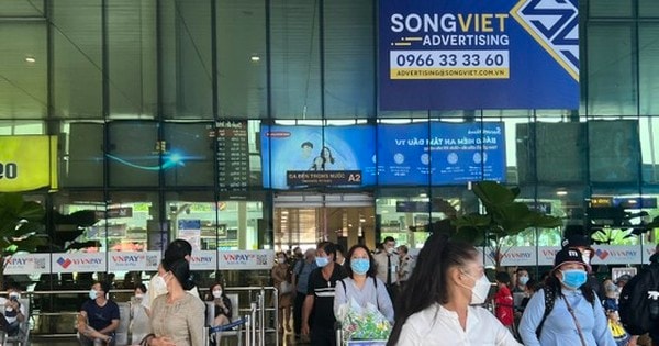 Khách đi và đến TPHCM tăng mạnh