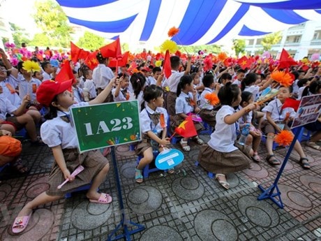 Kiến nghị miễn học phí bậc THCS, lùi lộ trình tăng học phí các cấp