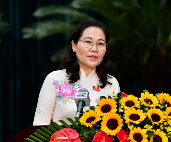 Đồng chí Nguyễn Thị Lệ làm Trưởng Đoàn giám sát việc thực hiện công tác đầu tư công và Đoàn giám sát về việc triển khai thực hiện các dự án nhà ở xã hội tại TPHCM. Ảnh: VIỆT DŨNG