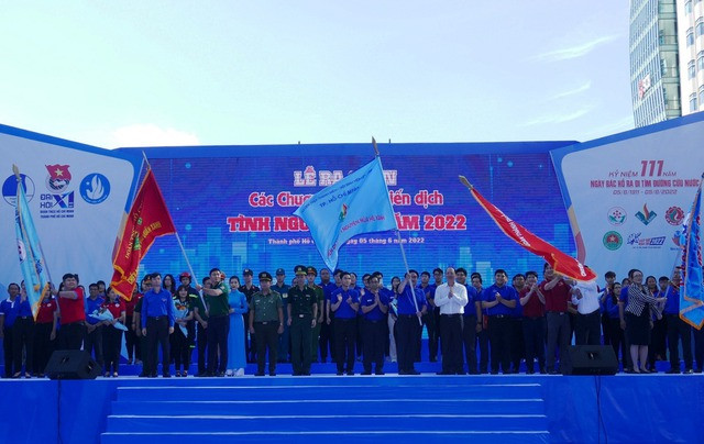 Thăm, động viên các chiến sĩ tham gia tình nguyện hè 2022
