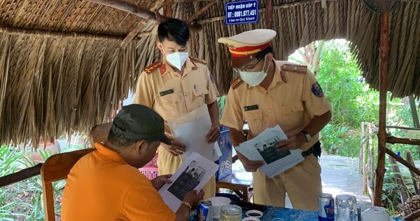 CSGT TPHCM tới nhà hàng, quán nhậu… tuyên truyền về tác hại của rượu bia